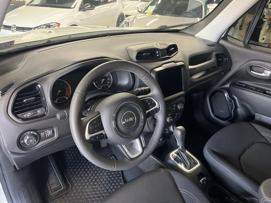 Used 2023 Jeep Renegade Altitude w/ Sun/Sound Group AWD/4WD image 31