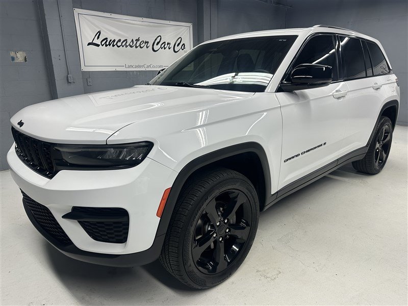 Used 2022 Jeep Grand Cherokee Altitude AWD/4WD image 1