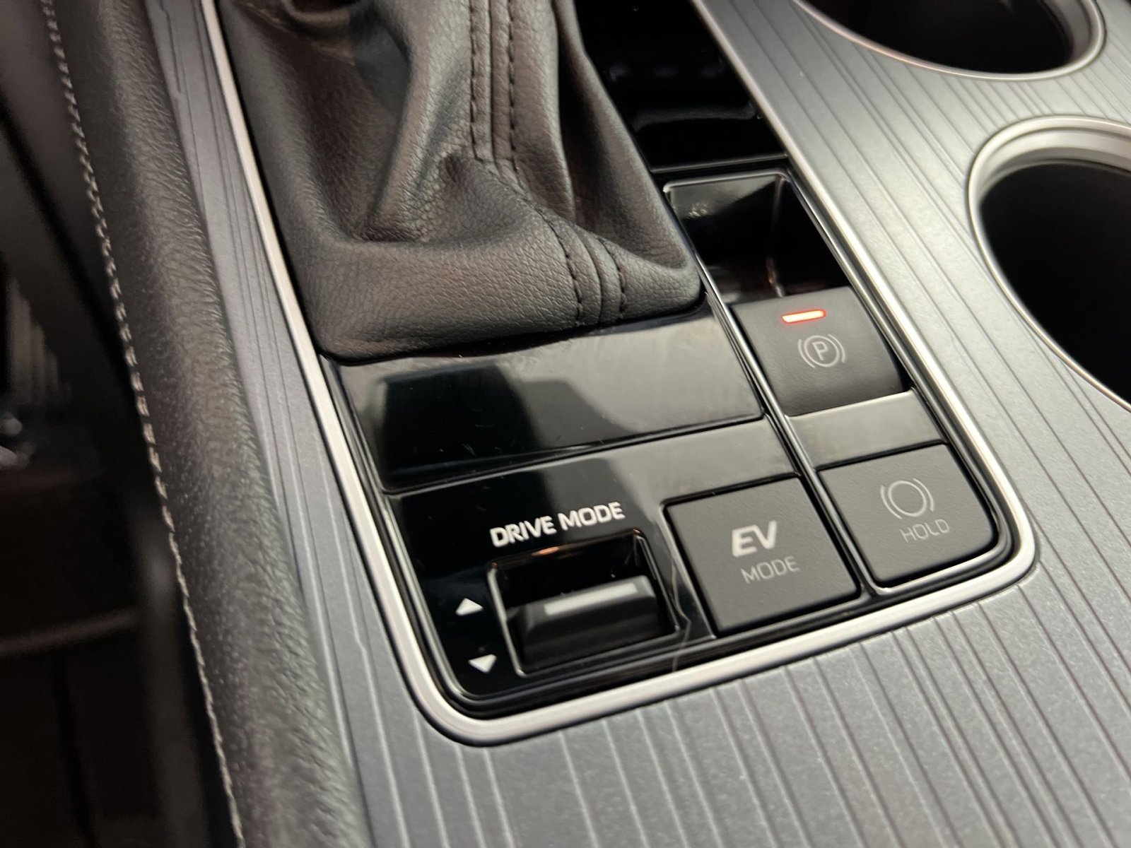 Used 2025 Toyota Sienna LE w/ LE Plus Package image 32