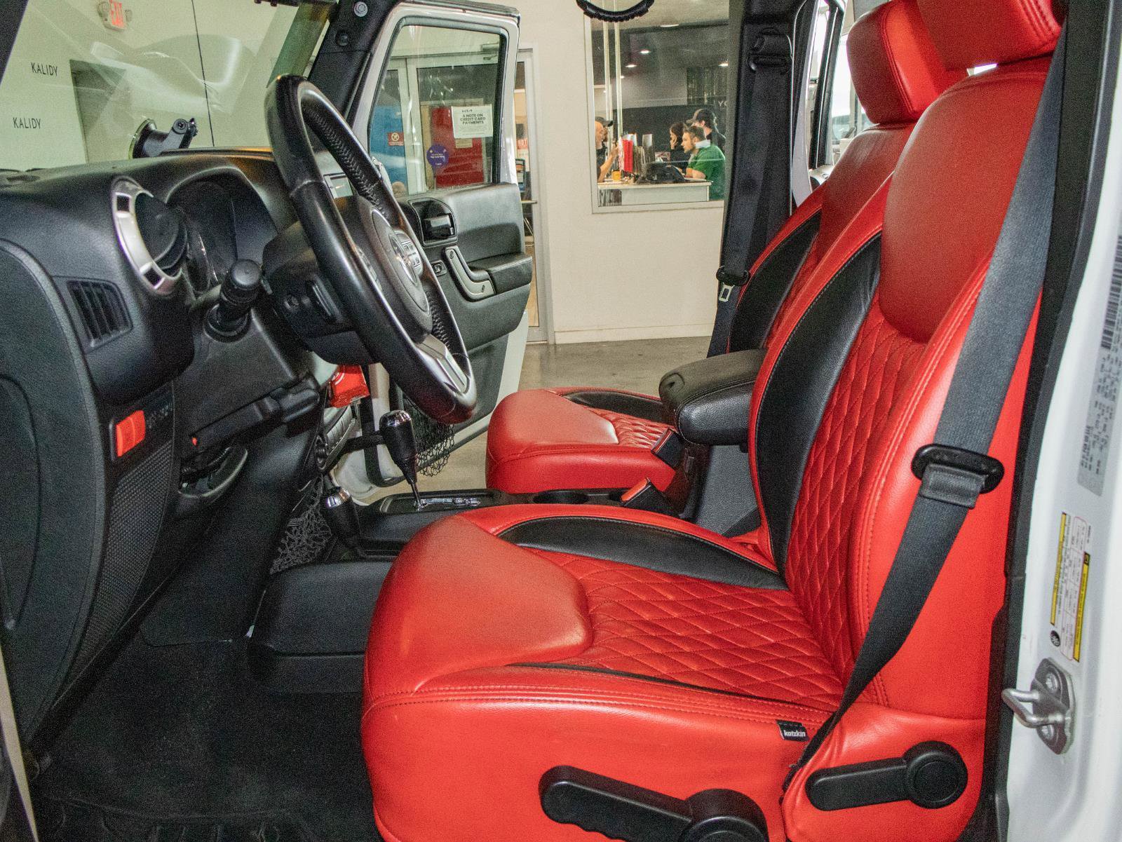 Used 2016 Jeep Wrangler Unlimited Rubicon AWD/4WD image 6