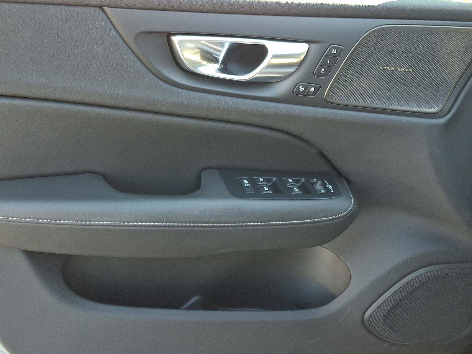 Certified 2025 Volvo V60 B5 Cross Country Ultra image 13