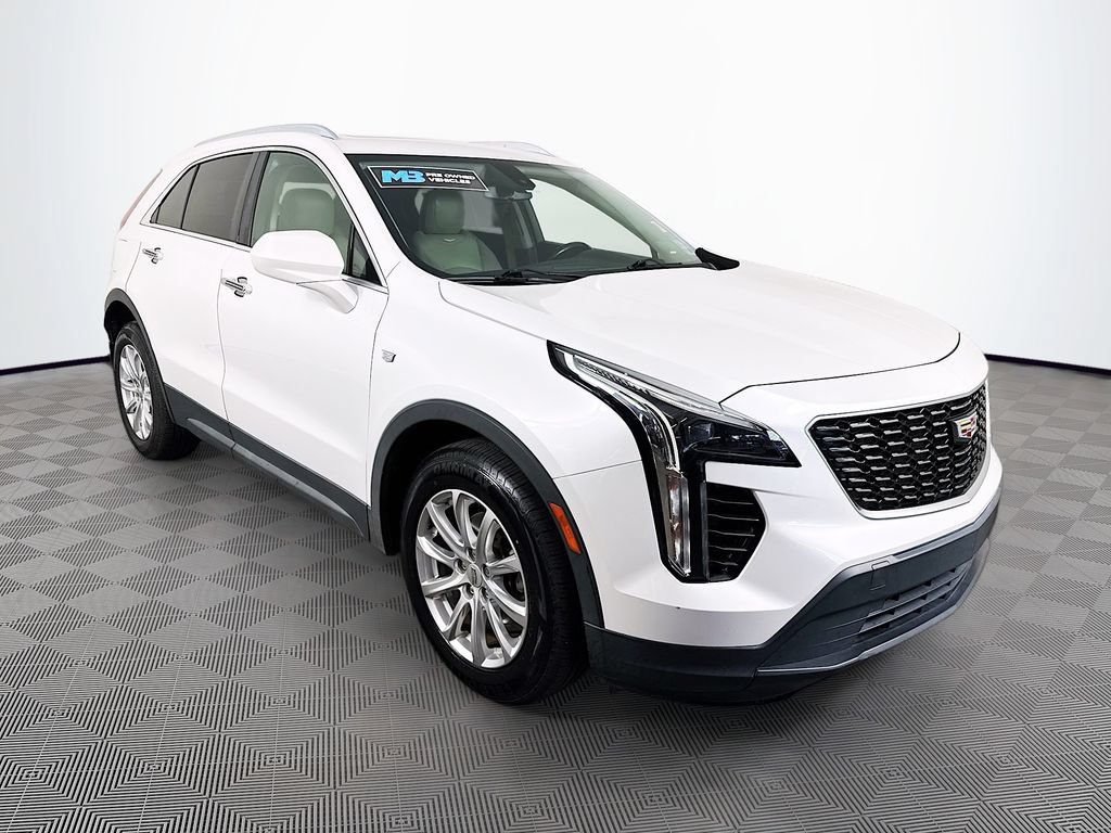 Used 2019 Cadillac XT4 Luxury w/ Cold Weather Package FWD image 3