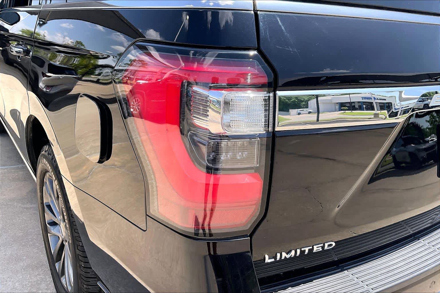 Used 2020 Ford Expedition Limited w/ Equipment Group 301A RWD image 29