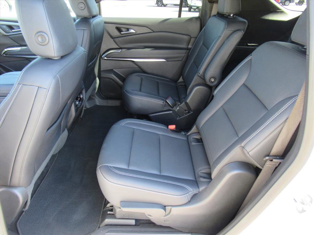 Used 2025 Chevrolet Traverse LT image 31