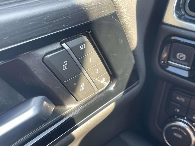 Used 2025 GMC Yukon Denali AWD/4WD image 22