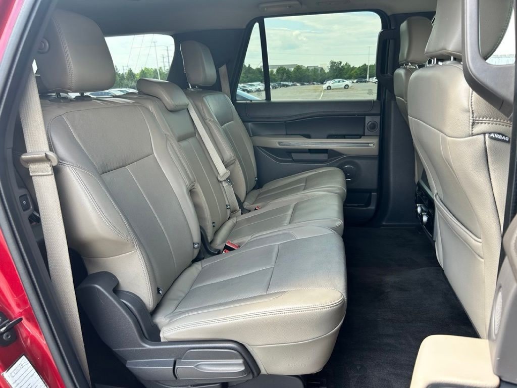 Used 2018 Ford Expedition Max XLT w/ Equipment Group 202A AWD/4WD image 15