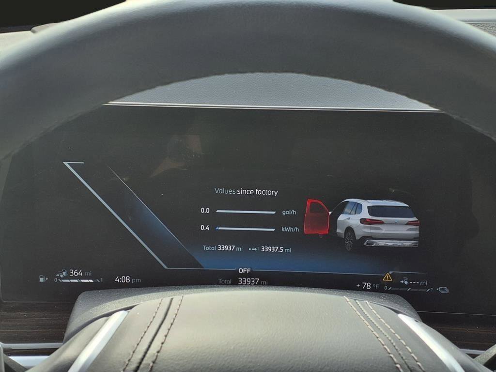 Used 2024 BMW X5 xDrive50e image 9