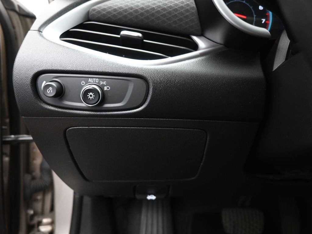 Used 2022 Chevrolet Malibu LT image 12