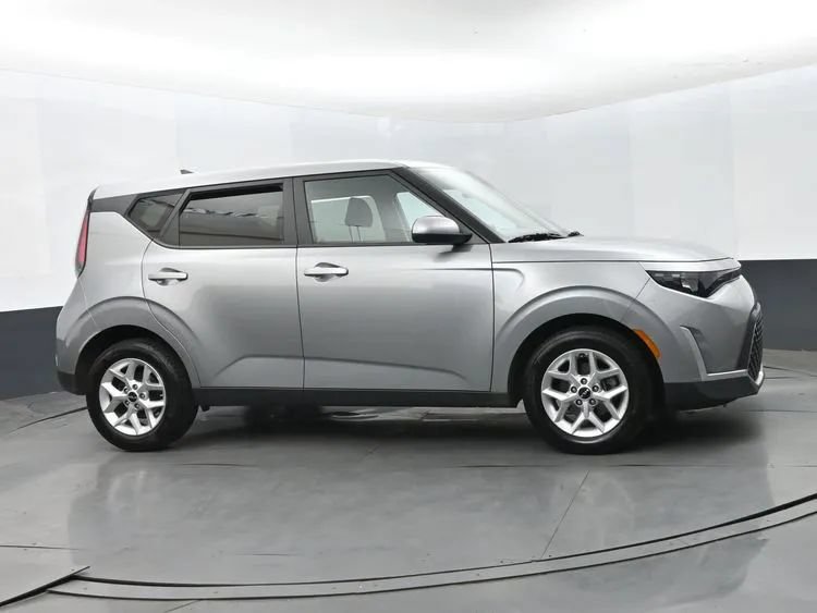 Used 2024 Kia Soul LX w/ Option Group 015 FWD image 4