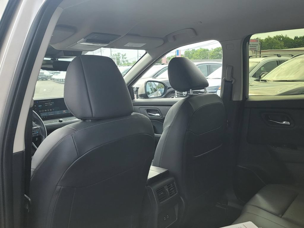Used 2024 Nissan Rogue SL AWD/4WD image 15