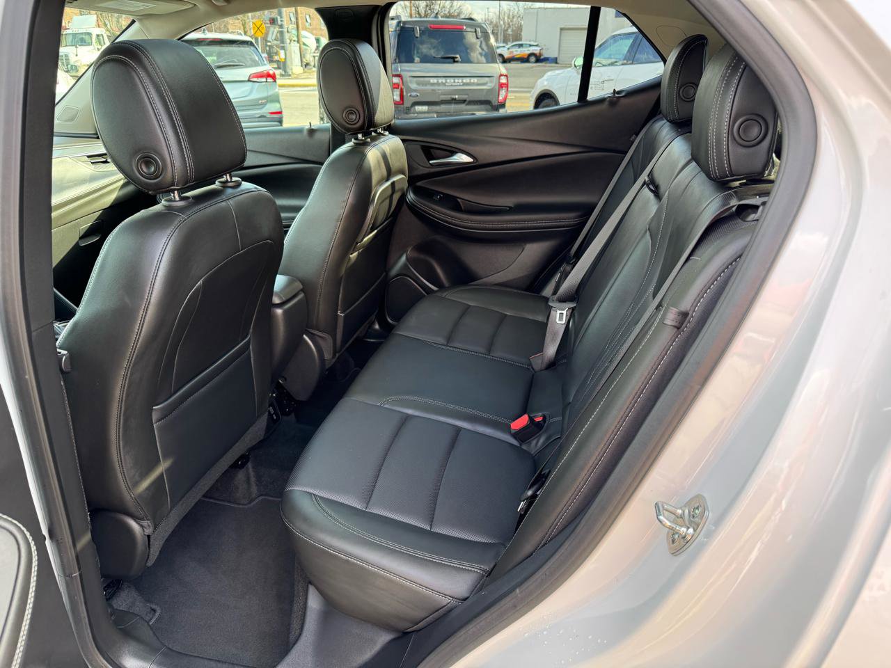 Used 2025 Buick Encore GX Avenir w/ Avenir Technology Package AWD/4WD image 9