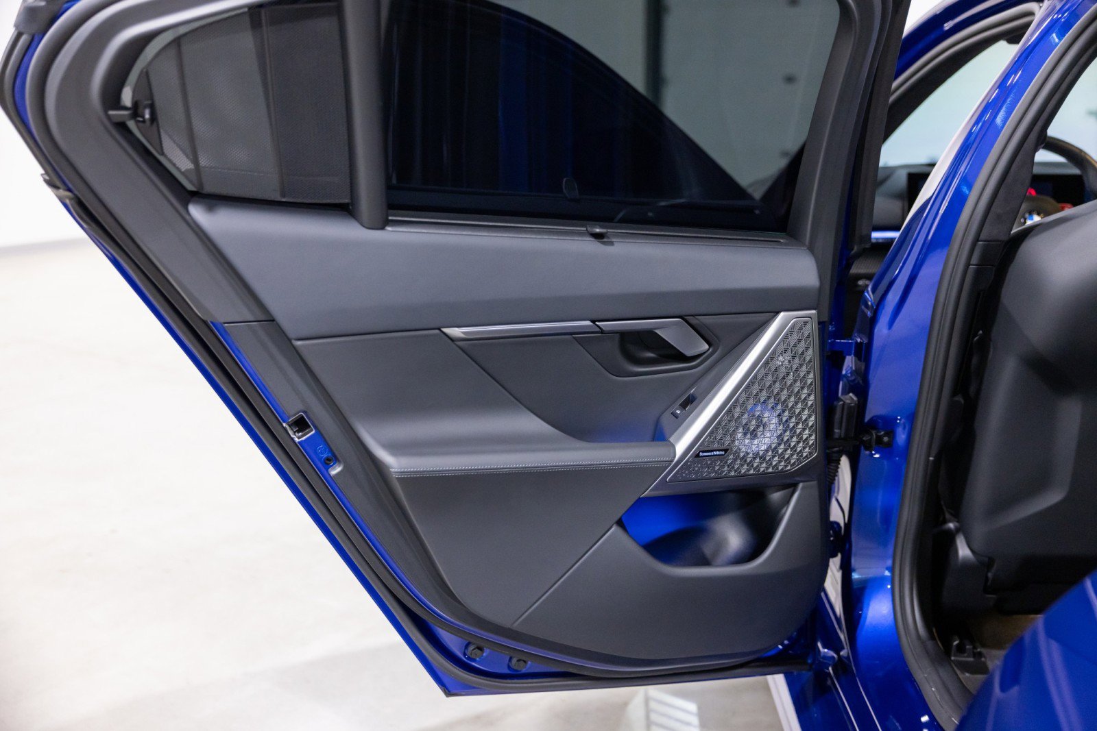 Used 2025 BMW M5 w/ Executive Package image 29