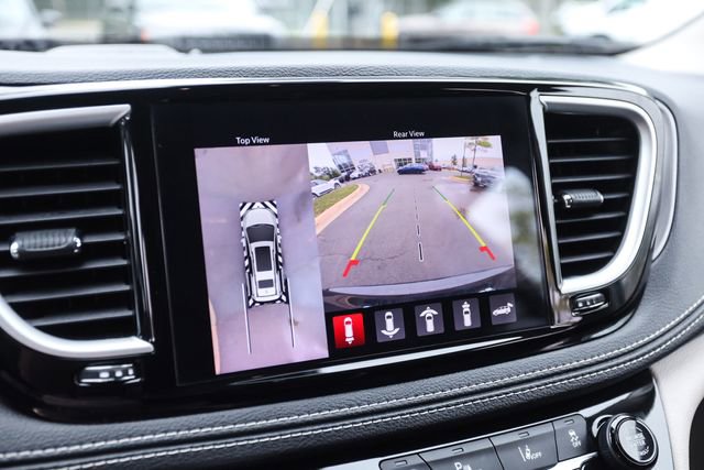 Used 2022 Chrysler Pacifica Touring-L w/ Uconnect Theater Family Group FWD image 36