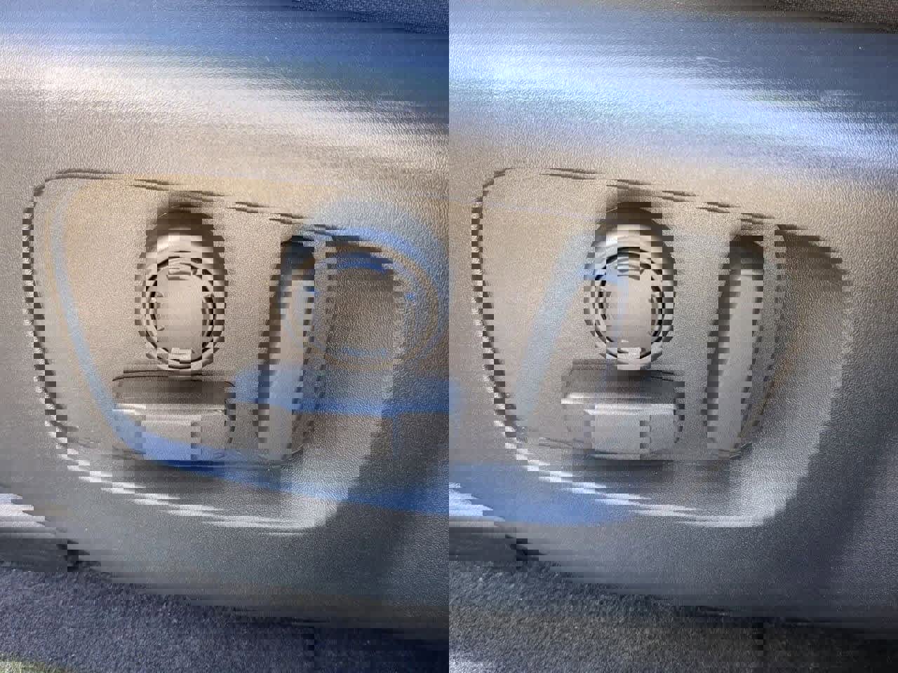 Used 2022 Land Rover Range Rover Velar R-Dynamic S image 15