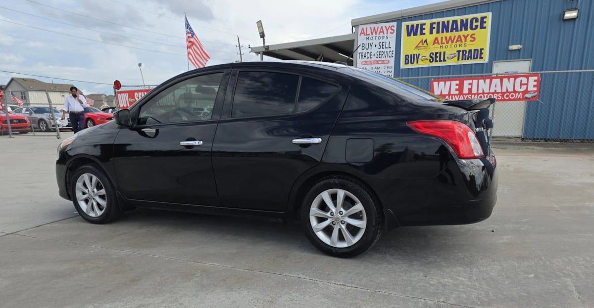 Used 2015 Nissan Versa w/ SL Tech Package FWD image 39