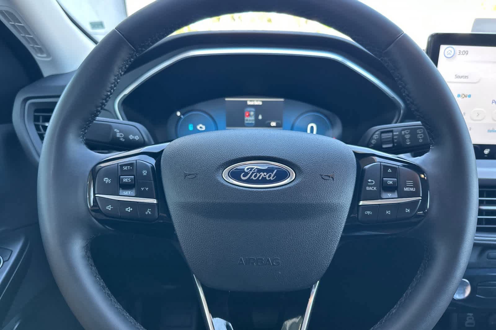 Certified 2024 Ford Escape Platinum w/ Premium Technology Package image 24