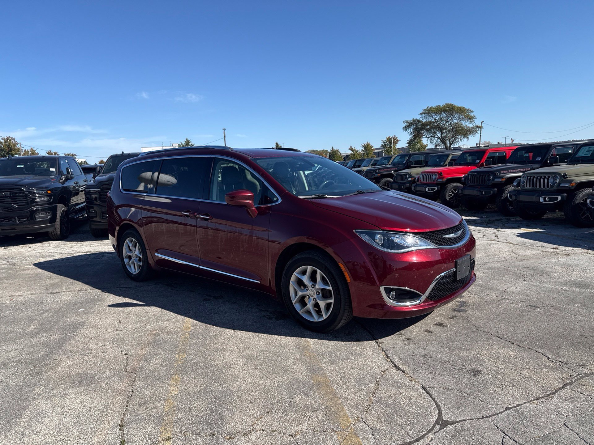 Used 2017 Chrysler Pacifica Touring-L Plus FWD image 3