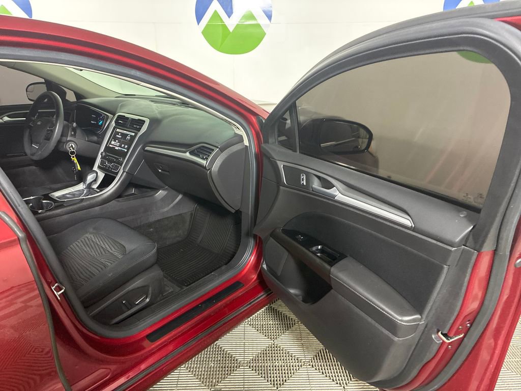Used 2016 Ford Fusion SE FWD image 27