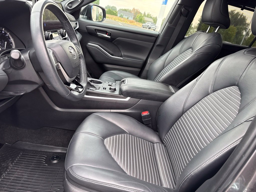 Used 2024 Toyota Highlander XSE AWD/4WD image 28