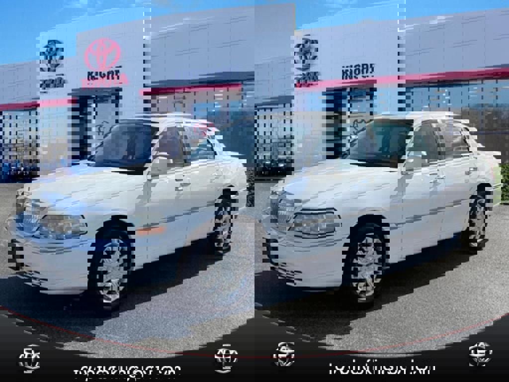 Used 2007 Lincoln Town Car Signature Limited