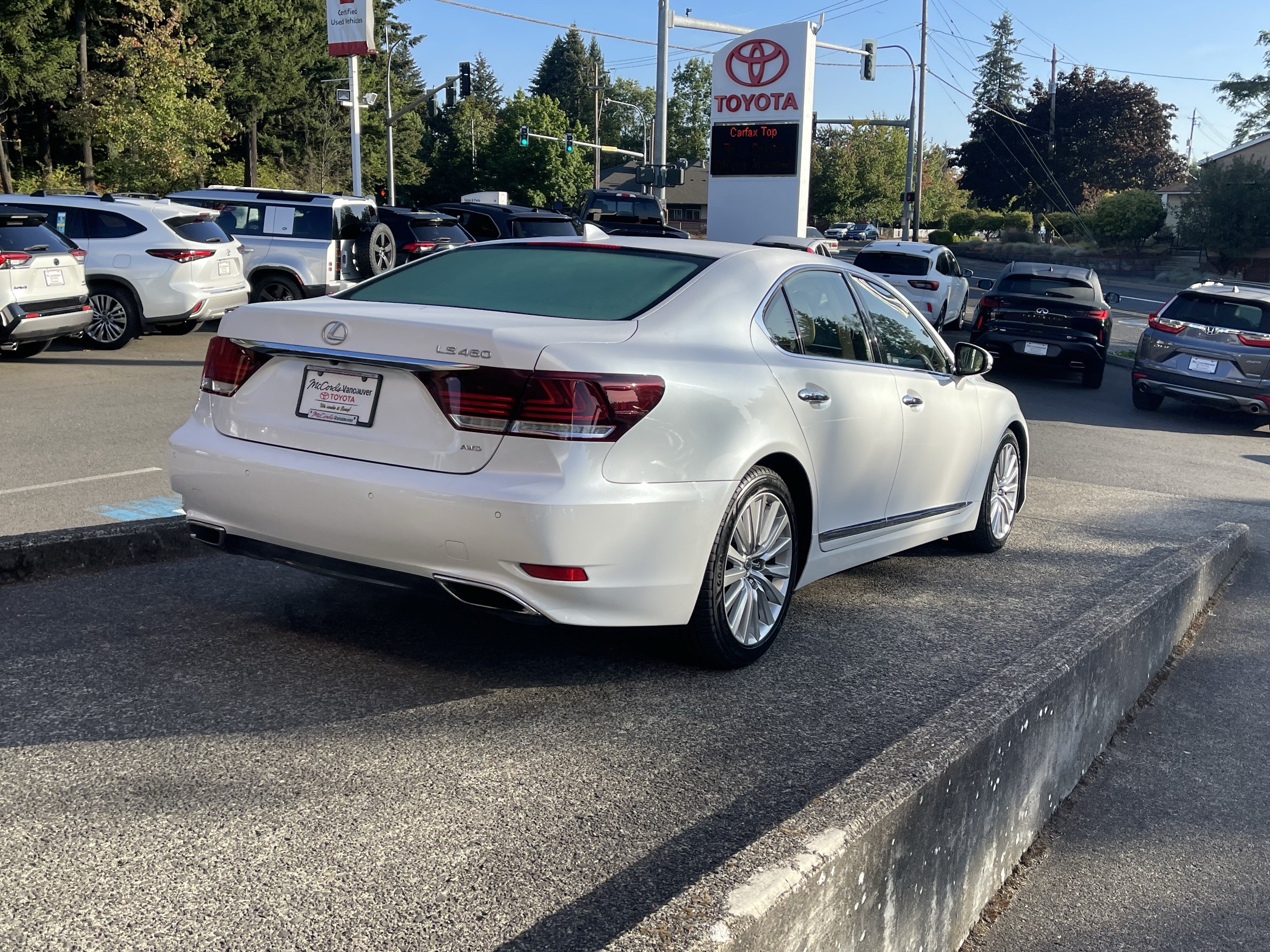 Used 2016 Lexus LS 460 AWD w/ Comfort Package image 7