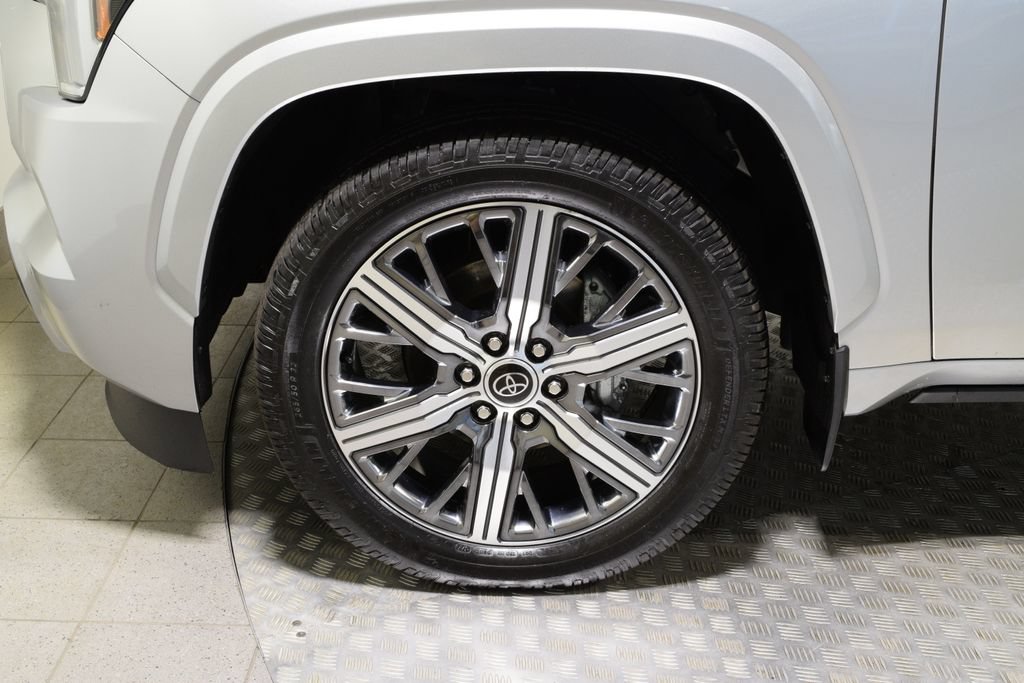 Used 2023 Toyota Sequoia Capstone AWD/4WD image 37