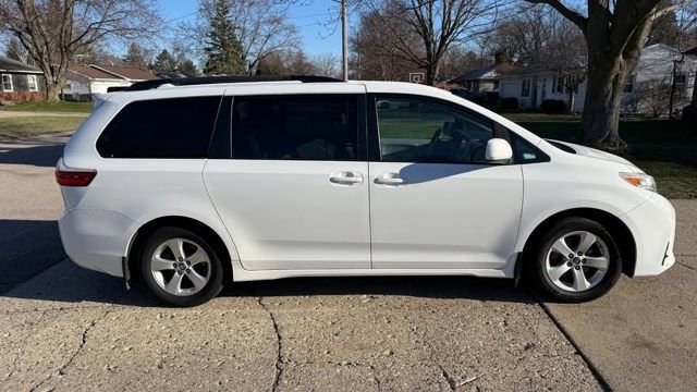 Used 2019 Toyota Sienna LE image 7