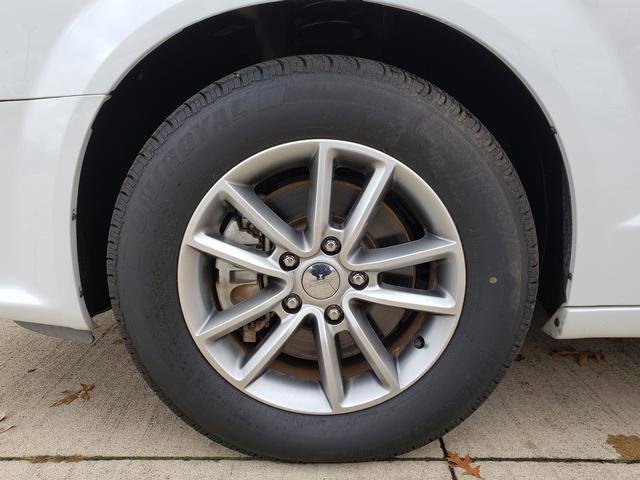 Used 2016 Dodge Grand Caravan SE image 27