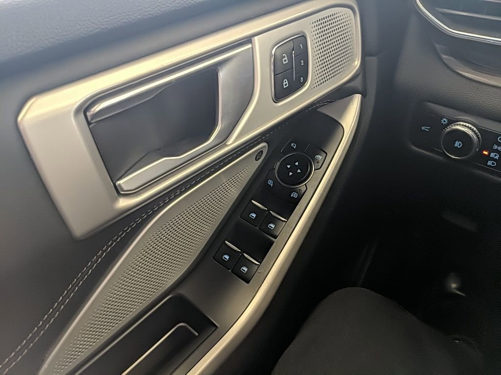 Used 2023 Ford Explorer Limited w/ Limited Technology Package image 29
