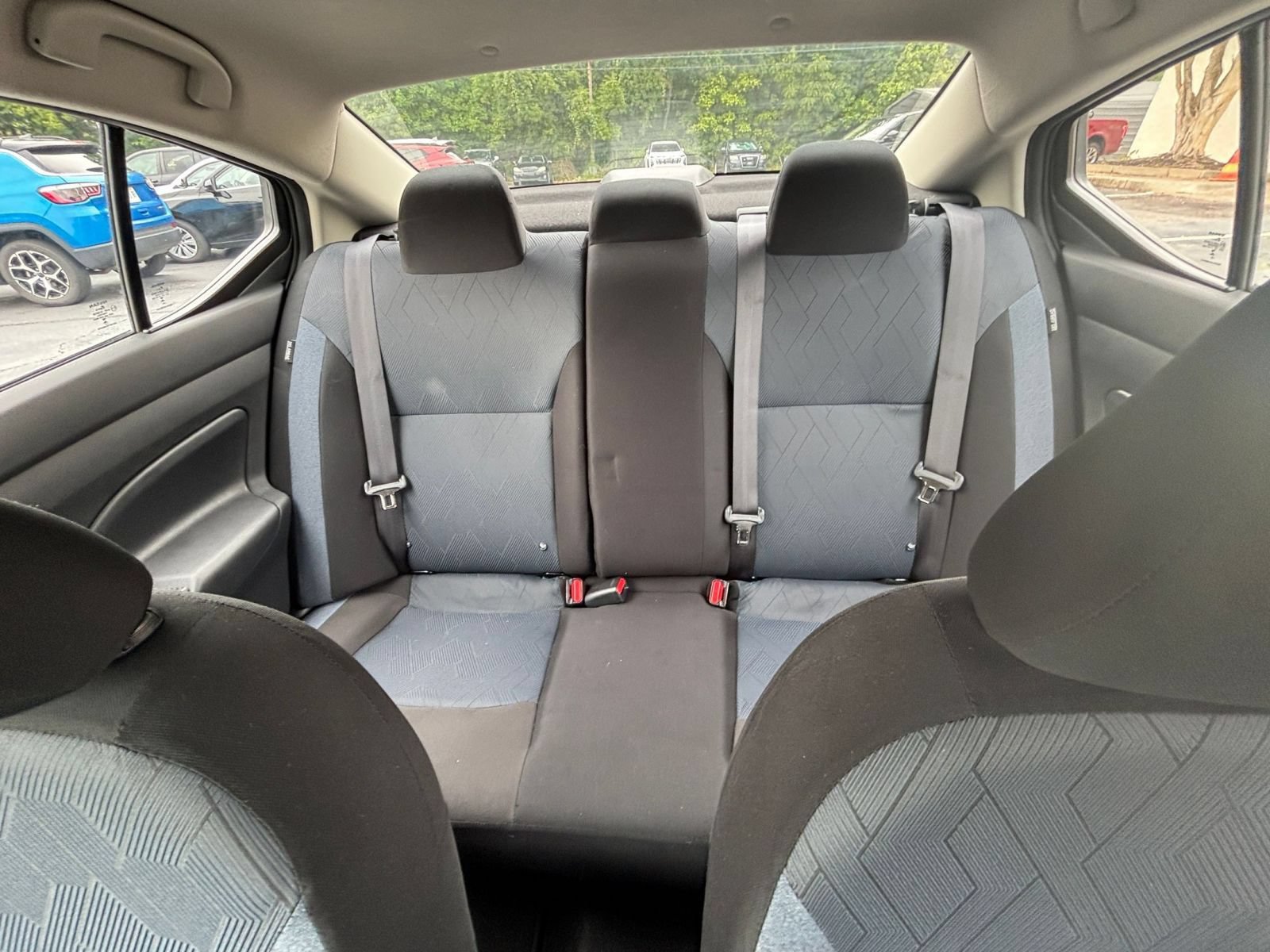 Used 2025 Nissan Versa SV FWD image 33