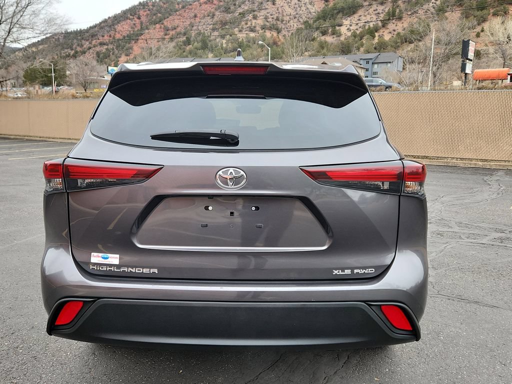 Used 2024 Toyota Highlander XLE AWD/4WD image 11