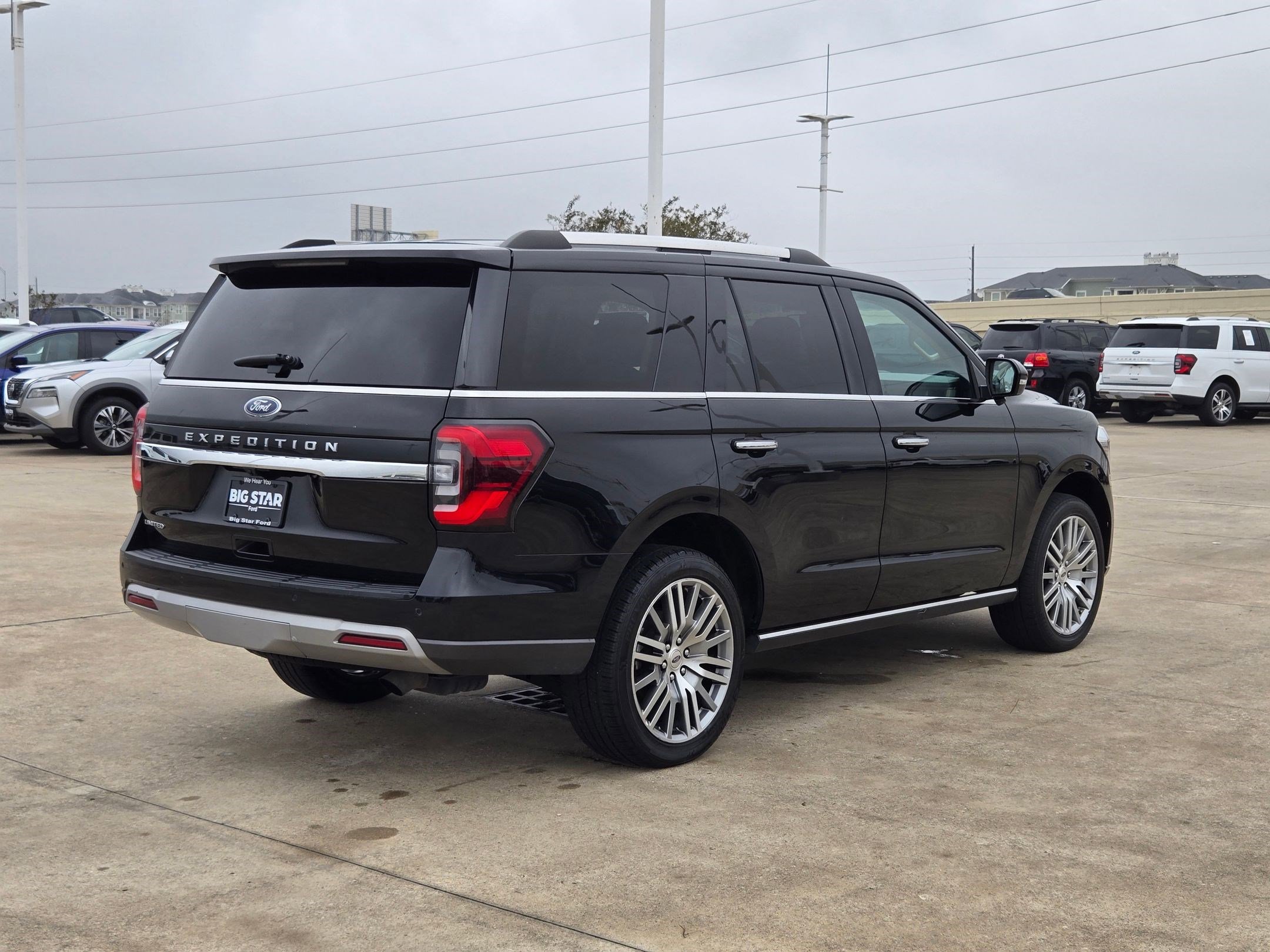 Used 2023 Ford Expedition Limited image 3