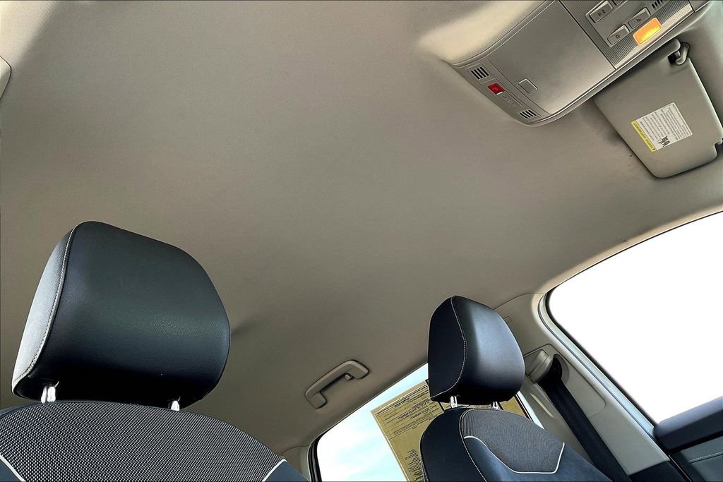 Used 2024 Volkswagen Taos SE image 17