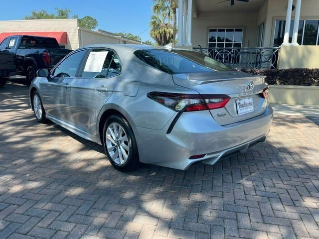 Used 2023 Toyota Camry SE image 3