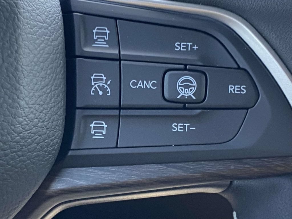New 2026 Jeep Grand Cherokee Limited w/ Luxury Tech Group II AWD/4WD image 28
