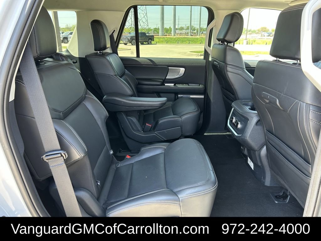 Used 2025 Ford Expedition Platinum image 31