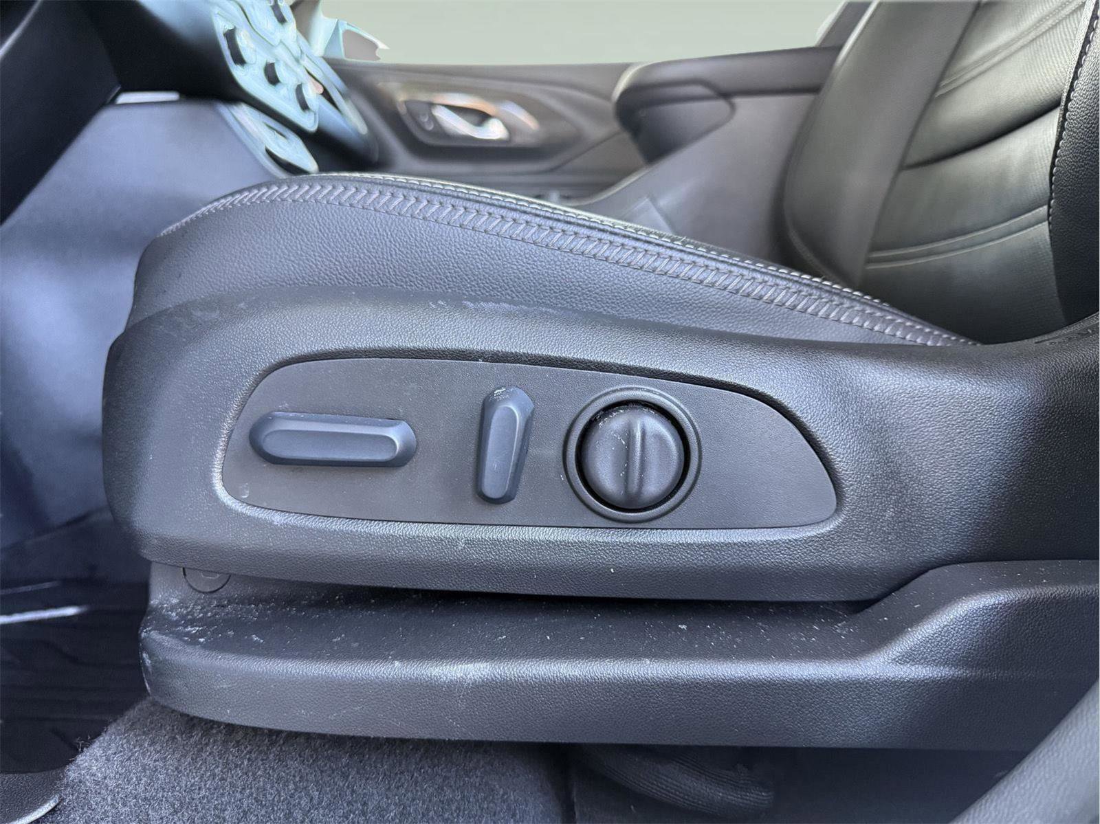 Used 2023 GMC Terrain Denali w/ Denali Premium Package image 10