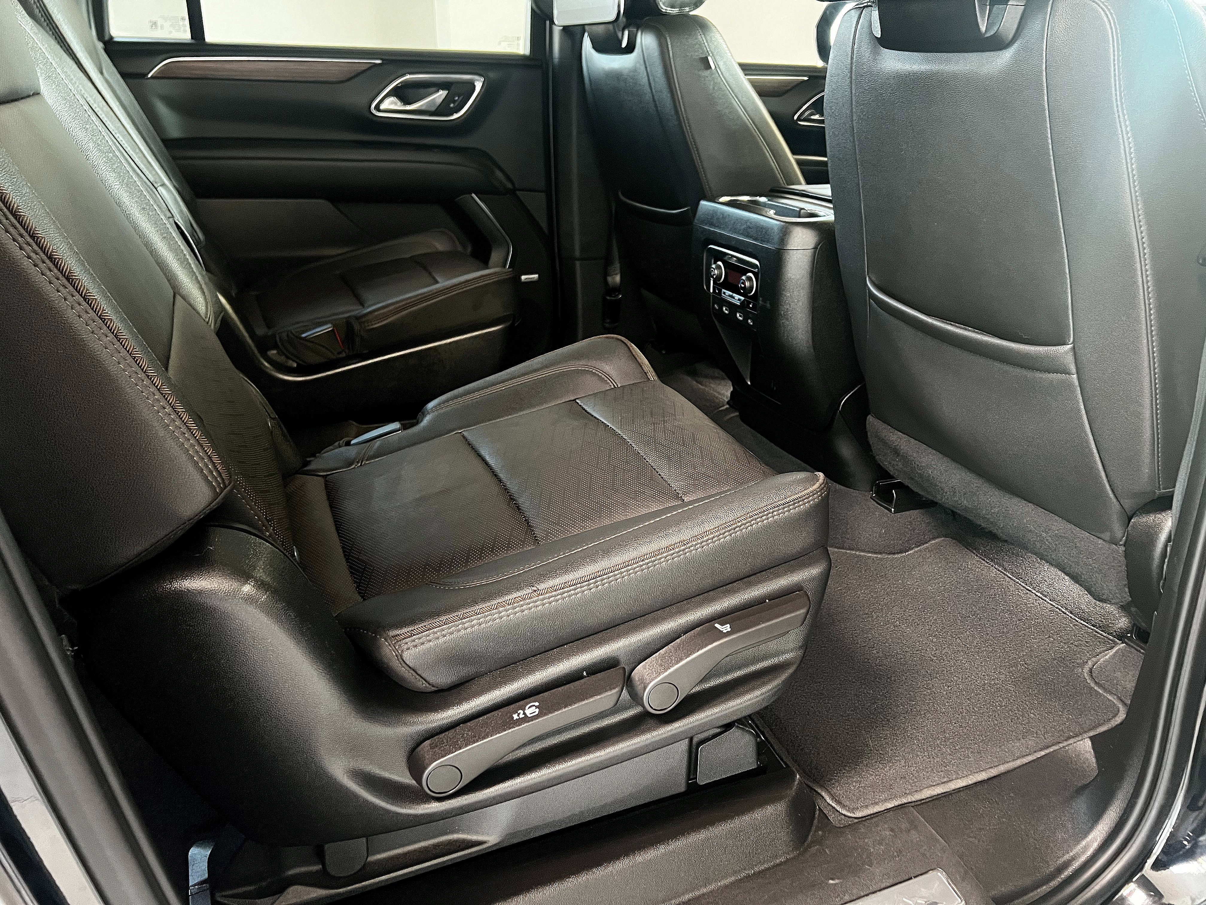 Used 2023 Chevrolet Suburban High Country w/ Advanced Technology Package AWD/4WD image 30