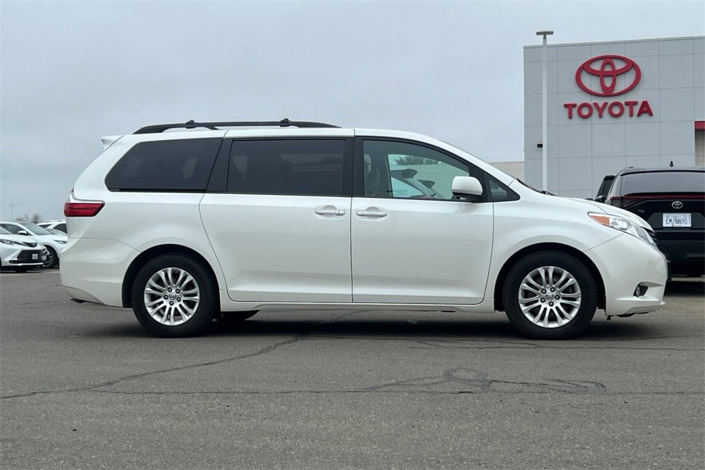 Certified 2017 Toyota Sienna Limited image 3