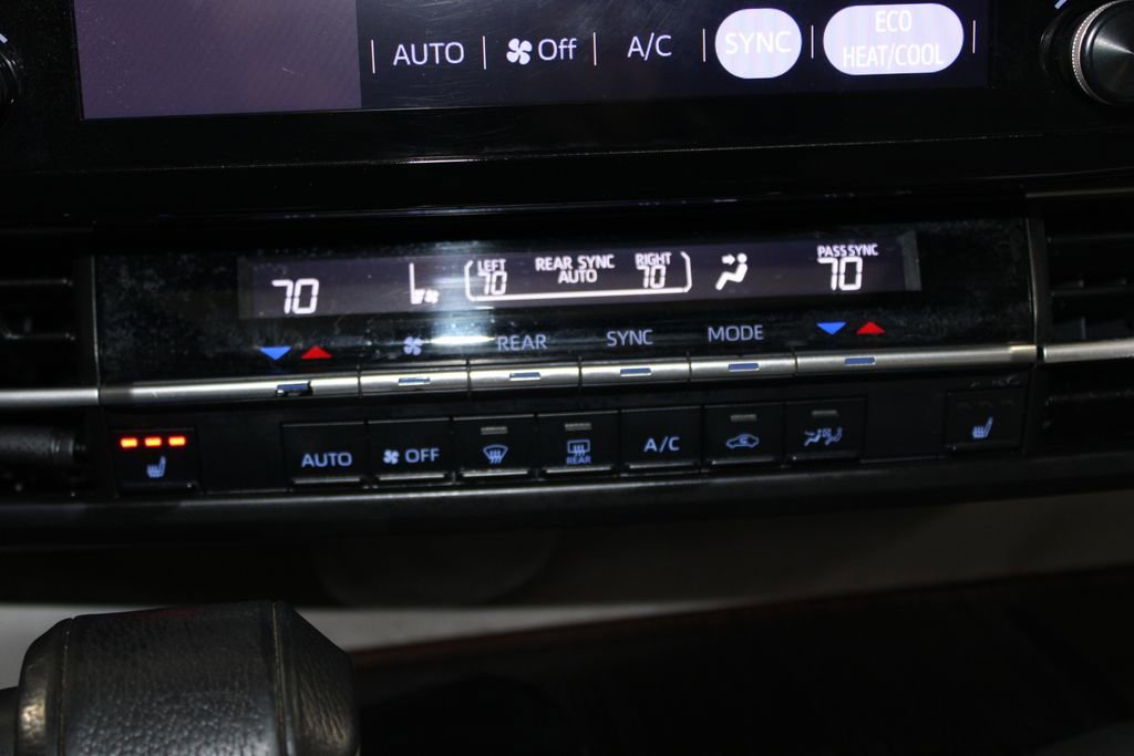 Used 2021 Toyota Sienna XLE image 32