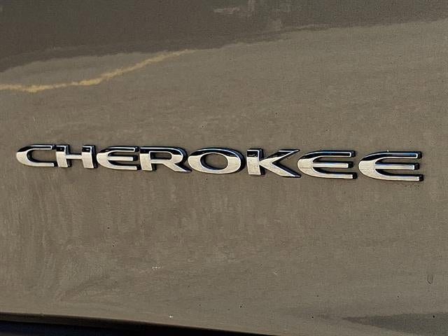 Used 2021 Jeep Cherokee Limited AWD/4WD image 32