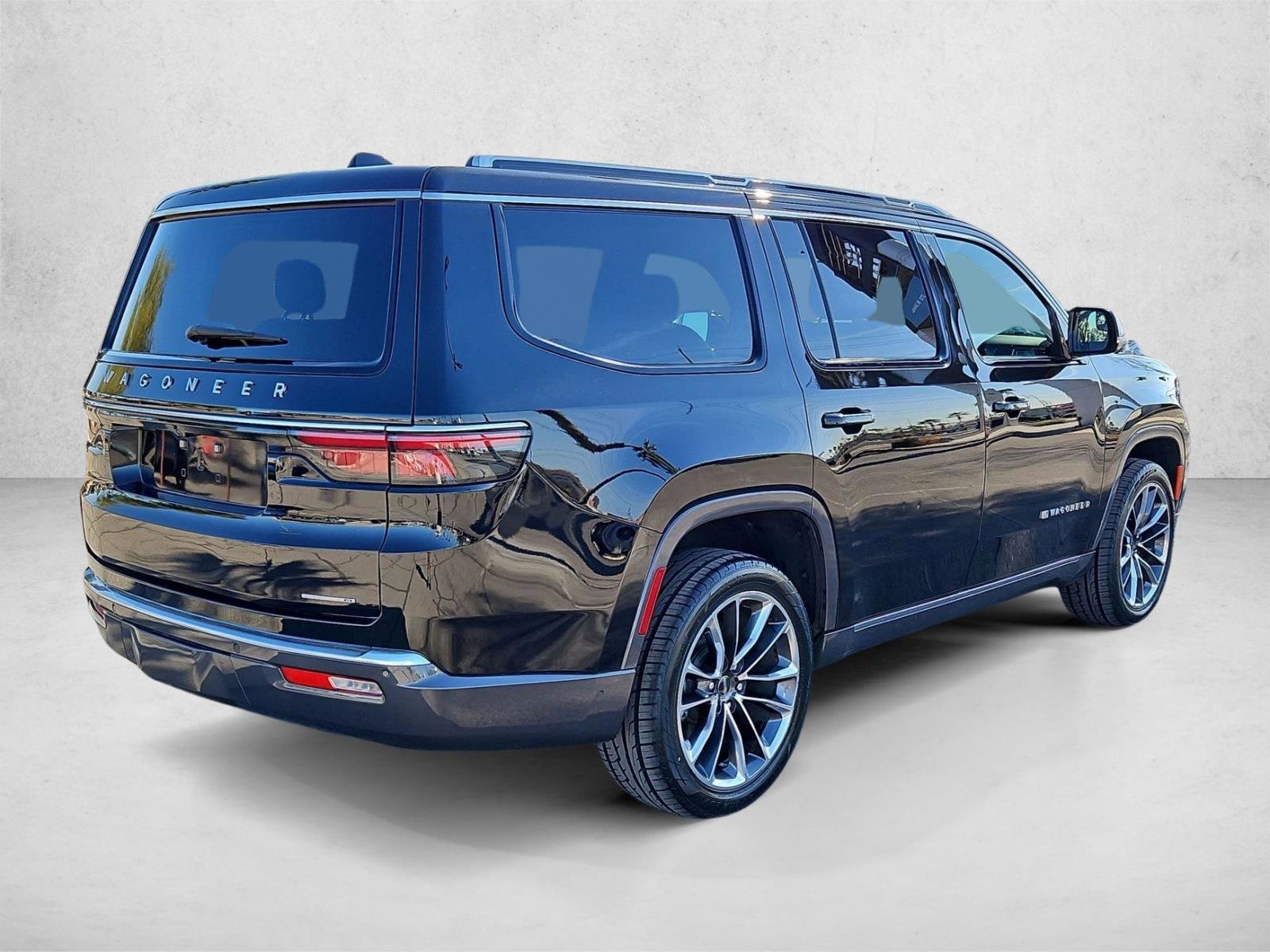 Used 2022 Jeep Wagoneer Series III w/ Premium Group I RWD image 5