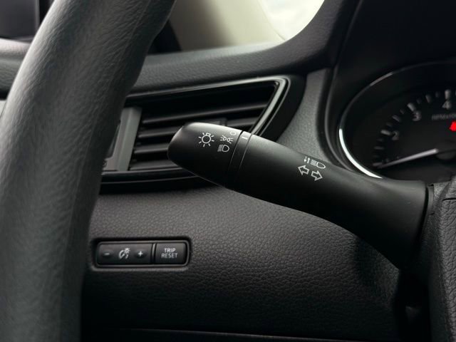 Used 2019 Nissan Rogue S image 10