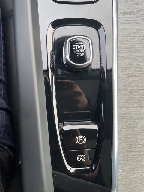 Certified 2025 Volvo XC60 B5 Plus image 22