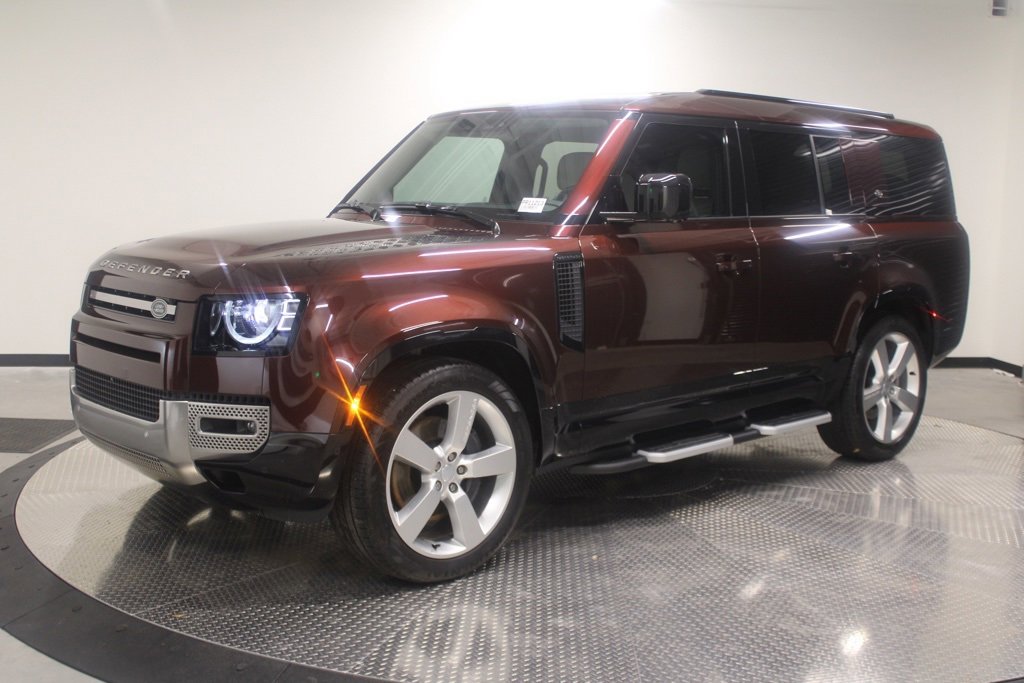 Used 2023 Land Rover Defender 130 SE video 1