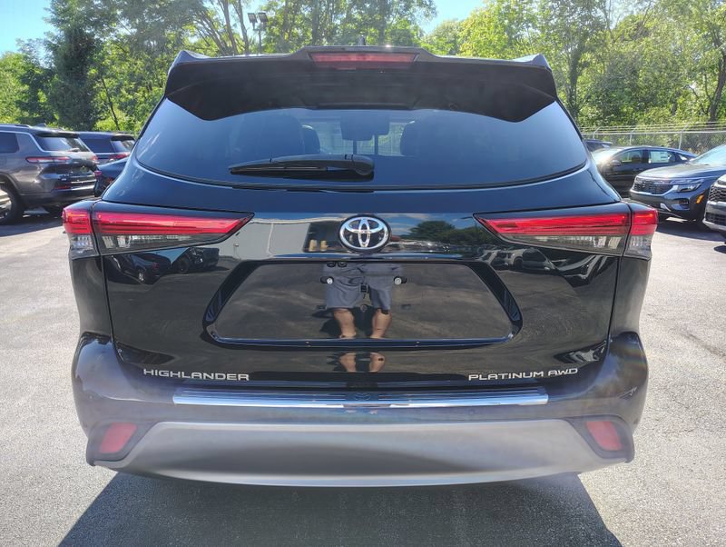 Used 2022 Toyota Highlander Platinum AWD/4WD image 4