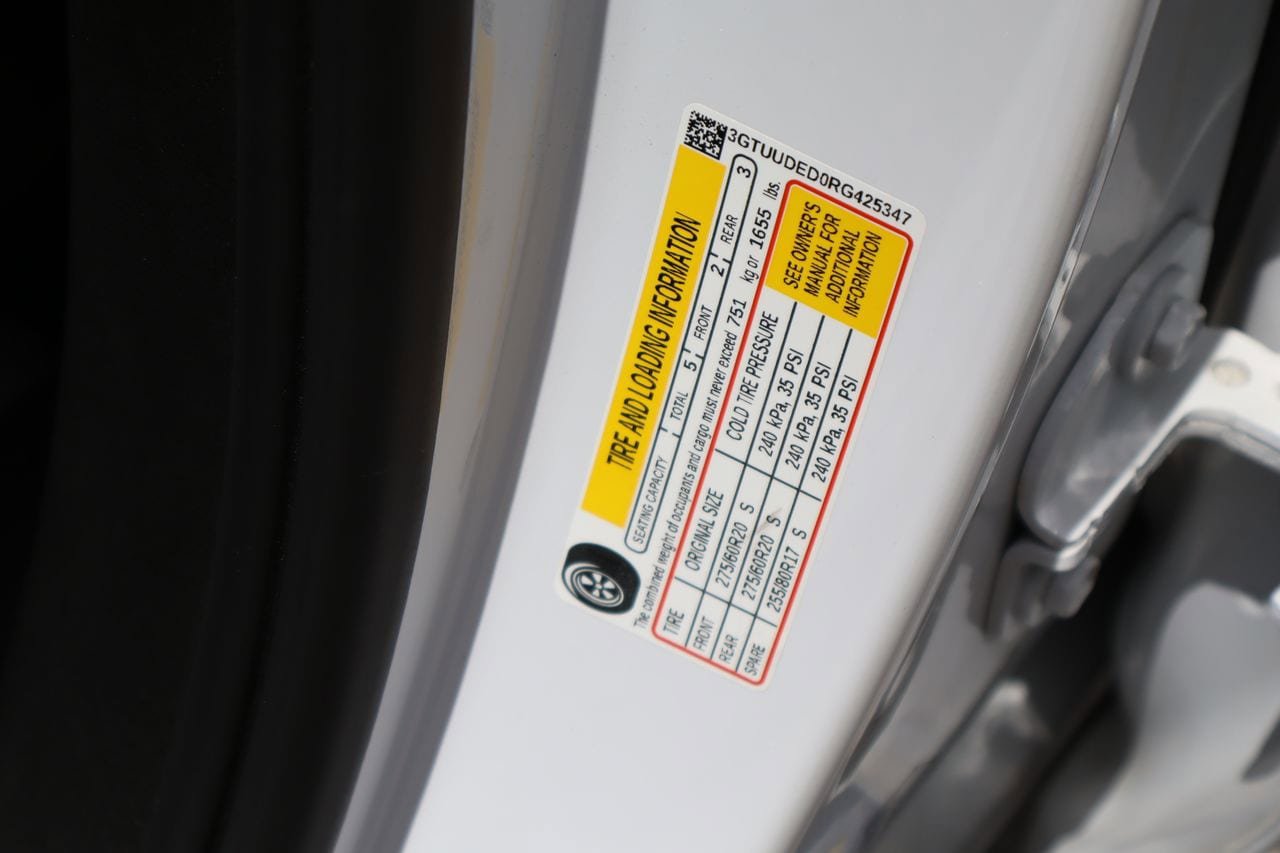 Used 2024 GMC Sierra 1500 SLT AWD/4WD image 31