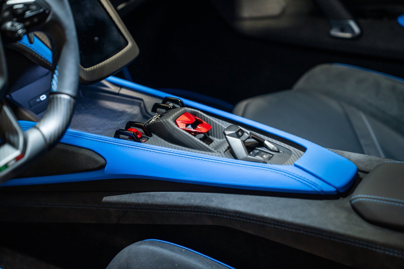 Used 2025 Lamborghini Revuelto image 14