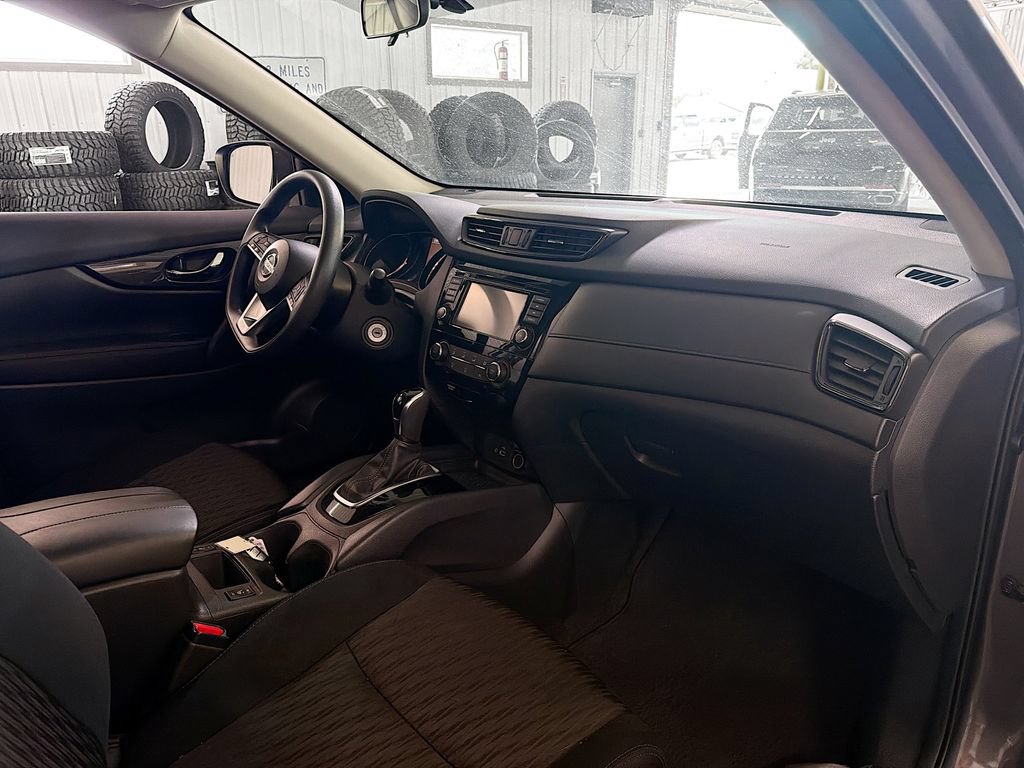 Used 2018 Nissan Rogue S AWD/4WD image 12