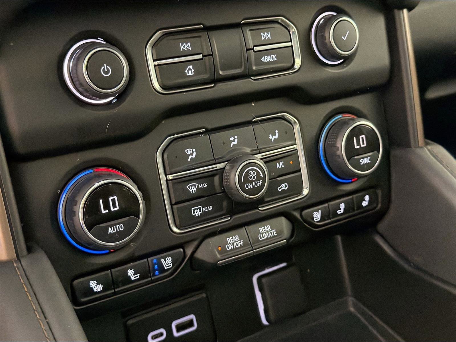 Used 2024 Chevrolet Suburban High Country image 16